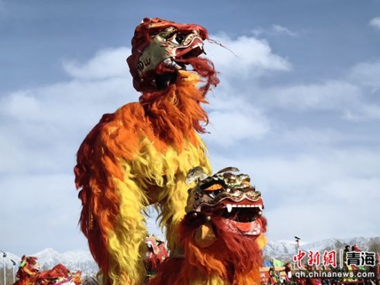 图为社火表演现场。 都宣 供图 图为社火表演现场。 都宣 供图