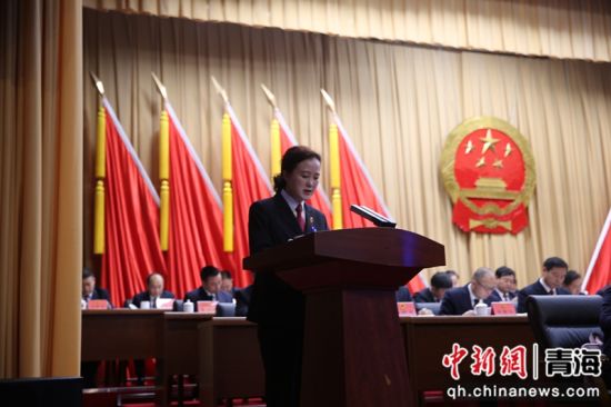 图为作工作报告。通宣 供图 图为作工作报告。通宣 供图