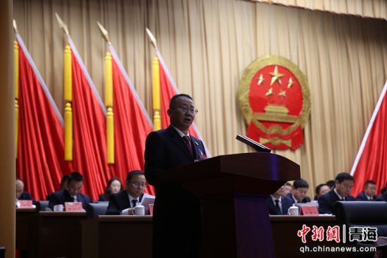 图为作工作报告。通宣 供图 图为作工作报告。通宣 供图