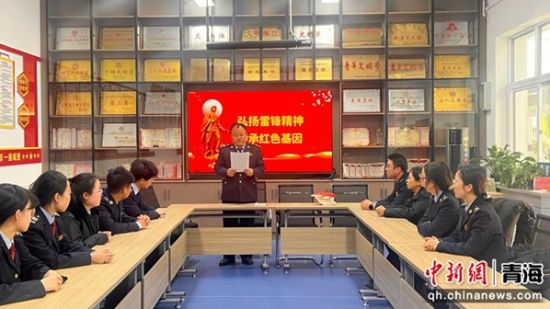 图为海西州税务局“弘扬雷锋精神 传承红色基因”学雷锋读书分享会现场。 严慧雯 摄 图为海西州税务局“弘扬雷锋精神 传承红色基因”学雷锋读书分享会现场。 严慧雯 摄