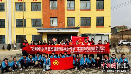 图为活动现场合影。 中行宣 供图 图为活动现场合影。 中行宣 供图