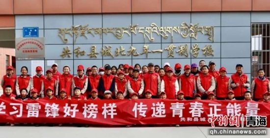 图为共和县志愿者服务现场。共和县融媒体中心供图 图为共和县志愿者服务现场。共和县融媒体中心供图