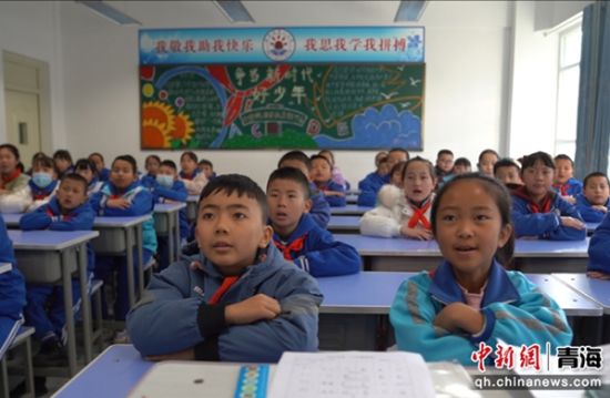 共和县开展丰富多彩的“开学第一课”现场。共和县融媒体中心供图 共和县开展丰富多彩的“开学第一课”现场。共和县融媒体中心供图