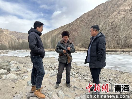 图为青海民族大学调研团队在异地搬迁实施地开展调研。薛南摄 图为青海民族大学调研团队在异地搬迁实施地开展调研。薛南摄