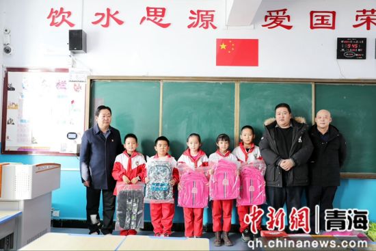 图为活动后合影。 海西国投 供图 图为活动后合影。 海西国投 供图