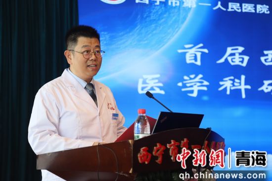 图为中组部、团中央第25批博士服务团成员，西宁市第一人民医院党委委员、副院长孙杰致辞。西宁市第一人民医院供图