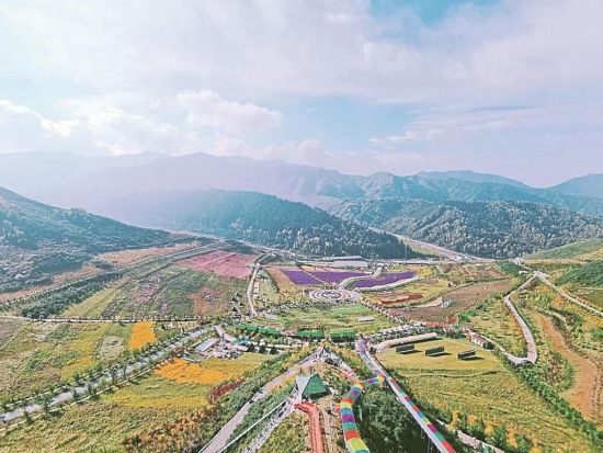 夏日的边麻沟。图片由李振海提供 夏日的边麻沟。图片由李振海提供