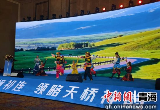 图为推介现场舞蹈表演。张海雯摄 图为推介现场舞蹈表演。张海雯摄