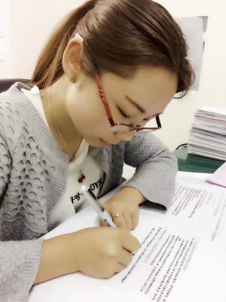 图为互助县林川中学教师王印秀。西宁爱尔 供图 图为互助县林川中学教师王印秀。西宁爱尔 供图
