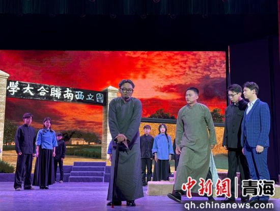 图为话剧表演现场。陈宗淇 摄 图为话剧表演现场。陈宗淇 摄