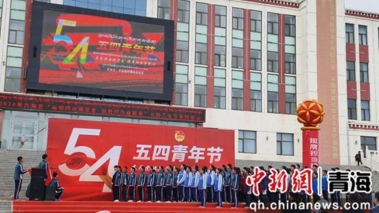 图为入团仪式现场。兴宣供图 图为入团仪式现场。兴宣供图