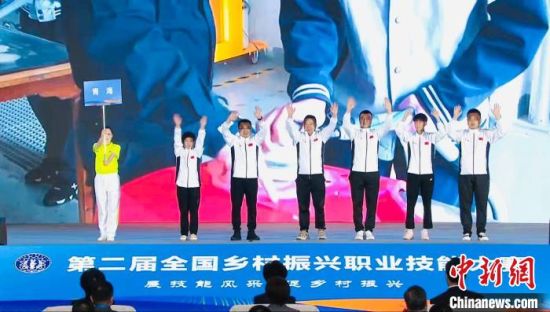 图为大赛开幕式上,青海代表队亮相。 中新网记者 孙睿 摄 图为大赛开幕式上,青海代表队亮相。 中新网记者 孙睿 摄
