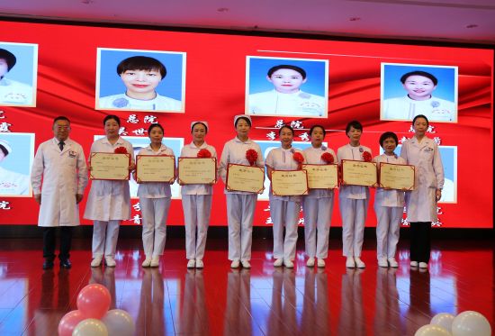 图为表彰大会现场。张海雯摄 图为表彰大会现场。张海雯摄