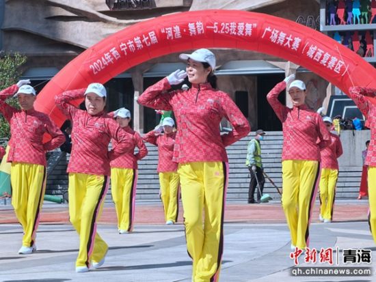 图为比赛现场。牛娜摄 图为比赛现场。牛娜摄