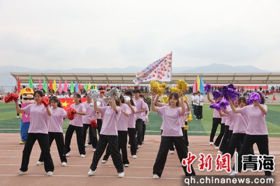 图为活动现场节目表演。陈宗淇 摄