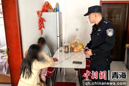图为母女相见。大什字警务区仓门街社区警务队供图 图为母女相见。大什字警务区仓门街社区警务队供图