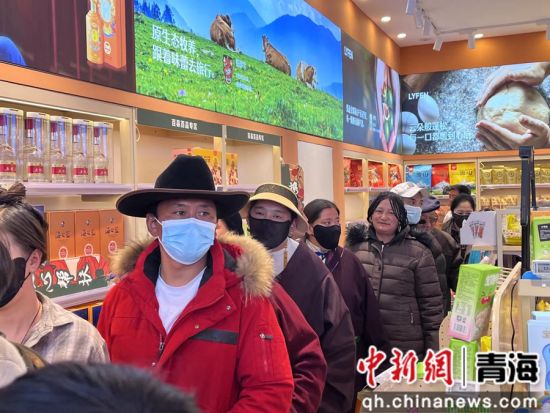 图为开业仪式现场。上海援青干部联络组 供图 图为开业仪式现场。上海援青干部联络组 供图