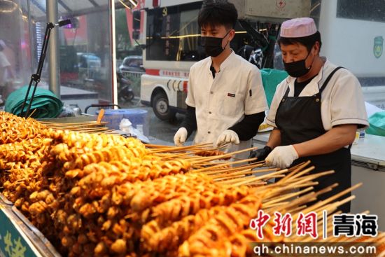 图为现在展示的美食。张添福摄 图为现在展示的美食。张添福摄