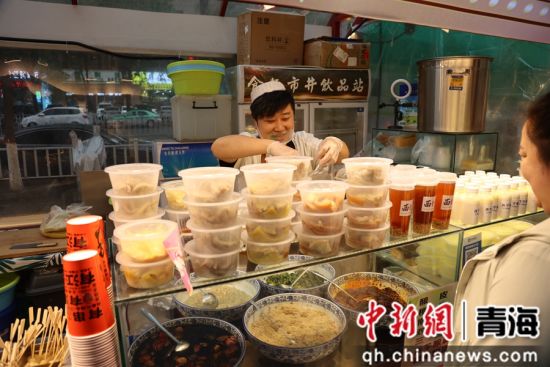 图为现在展示的美食。张添福摄 图为现在展示的美食。张添福摄