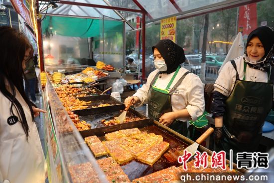 图为现在展示的美食。张添福摄 图为现在展示的美食。张添福摄