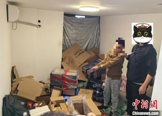 图为犯罪嫌疑人指认现场。 城北公安分局供图 图为犯罪嫌疑人指认现场。 城北公安分局供图