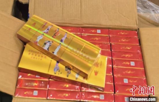 图为专案组查获的假冒成品香烟。 城北公安分局供图 图为专案组查获的假冒成品香烟。 城北公安分局供图