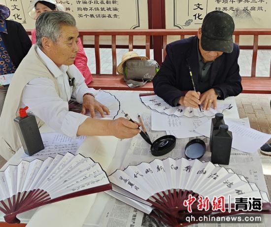 图为活动现场。前营街社区供图 图为活动现场。前营街社区供图