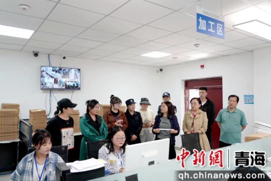 图为观摩活动现场。黄南州档案局 供图 图为观摩活动现场。黄南州档案局 供图