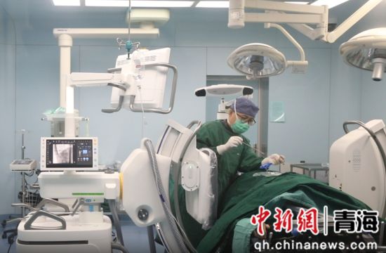 图为手术现场。西宁市第一人民医院供图 图为手术现场。西宁市第一人民医院供图