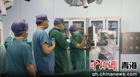 图为手术现场。西宁市第一人民医院供图 图为手术现场。西宁市第一人民医院供图
