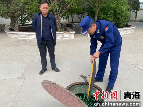 图为海东市消防救援支队开展端午节前细致排查。 青海消防供图 图为海东市消防救援支队开展端午节前细致排查。 青海消防供图