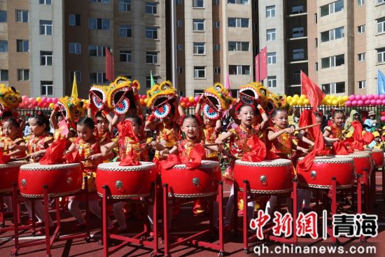 图为舞蹈《金狮跃动鼓盛世》。 张忠苹 摄