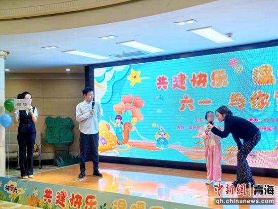 图为活动现场,听障儿童们积极参与游戏互动。 祁增蓓摄 图为活动现场,听障儿童们积极参与游戏互动。 祁增蓓摄