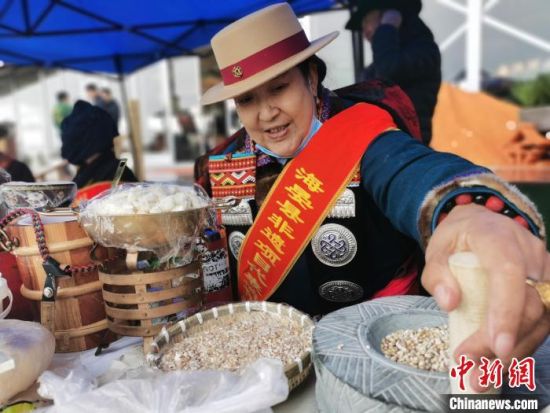 图为传统民俗事项展示。张添福摄 图为传统民俗事项展示。张添福摄