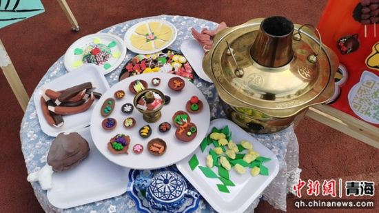 图为小朋友们制作的青海土火锅食材。马敏 摄 图为小朋友们制作的青海土火锅食材。马敏 摄