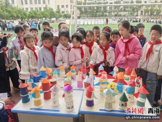 图为“北斗巡疆绘山河 地心解码探宝藏”科普活动现场。九三学社青海省委供图 图为“北斗巡疆绘山河 地心解码探宝藏”科普活动现场。九三学社青海省委供图