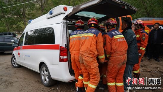 图为被困者获救后送往医院接受进一步救治。 青海省消防救援总队供图