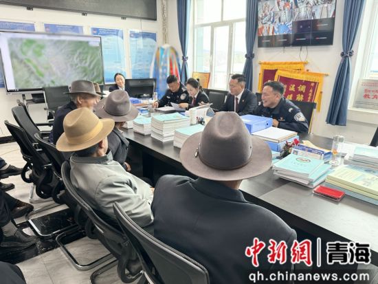 图为矛盾纠纷调解现场。祁绣娟 摄 图为矛盾纠纷调解现场。祁绣娟 摄