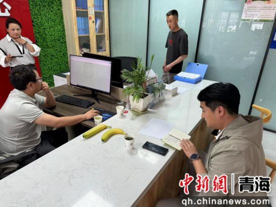 图为工作现场。大堡子镇纪委 供图 图为工作现场。大堡子镇纪委 供图