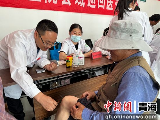 图为义诊现场。祁绣娟 摄 图为义诊现场。祁绣娟 摄