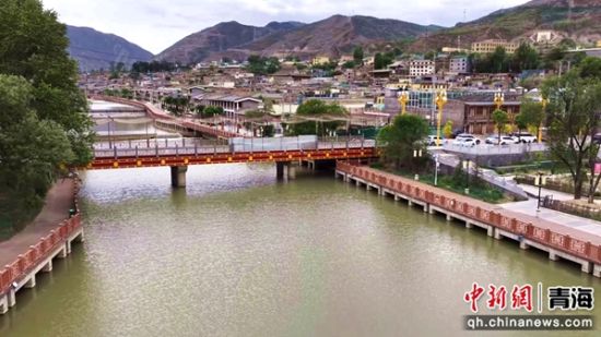 航拍图为隆务河一景。王昱杰 摄