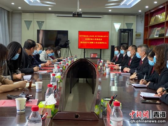 图为(资料图)全市首家价格争议调解工作站在城北区人民法院正式挂牌现场。城北法供图 图为(资料图)全市首家价格争议调解工作站在城北区人民法院正式挂牌现场。城北法供图