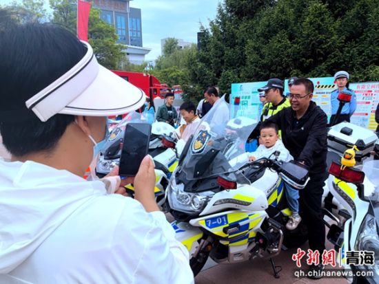 图为活动现场。李隽 摄 图为活动现场。李隽 摄
