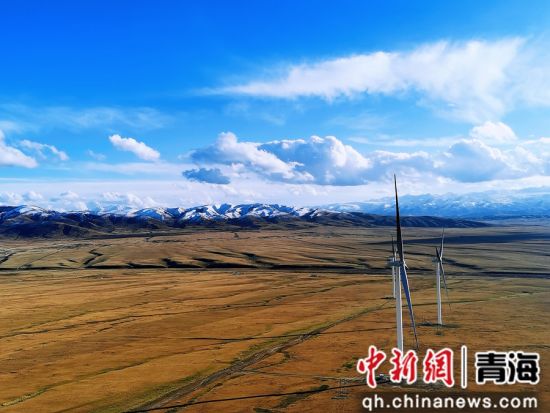 图为青海省海西蒙古族藏族自治州德令哈西出口光伏光热产业园区光伏项目。 建行青海省分行供图 图为青海省海西蒙古族藏族自治州德令哈西出口光伏光热产业园区光伏项目。 建行青海省分行供图