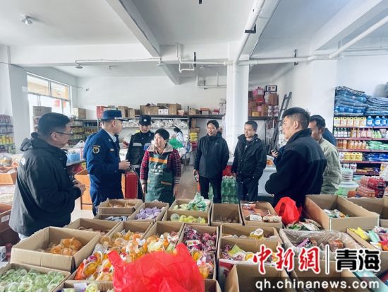 图为开展安全生产大检查工作。兴海县委宣传部供图 图为开展安全生产大检查工作。兴海县委宣传部供图