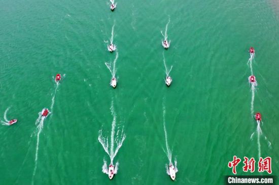 图为航拍青海省2024年度防汛抗洪应急救援实战演练现场。青海消防供图 图为航拍青海省2024年度防汛抗洪应急救援实战演练现场。青海消防供图
