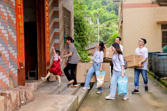 安利员工积极参与“健康童乐园”项目 安利员工积极参与“健康童乐园”项目