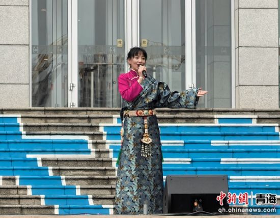 图为“西海2261·河湟文化大集”果洛专场暨果洛州生态旅游启动年启动仪式现场。 祁增蓓摄