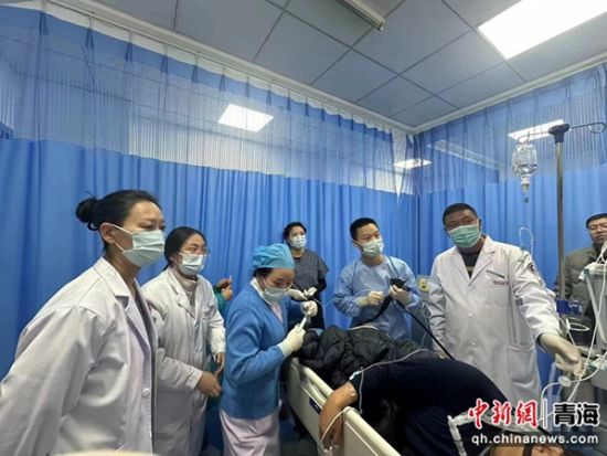图为北京“组团式”医疗帮扶玉树州人民医院场景。于健摄 图为北京“组团式”医疗帮扶玉树州人民医院场景。于健摄