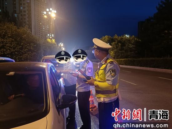 图为开展全区“酒毒同检”专项行动。城西公安分局供图 图为开展全区“酒毒同检”专项行动。城西公安分局供图